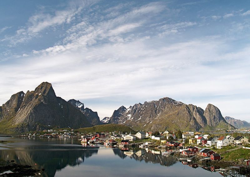 Rode vissershuisjes in Reine op de Lofoten
